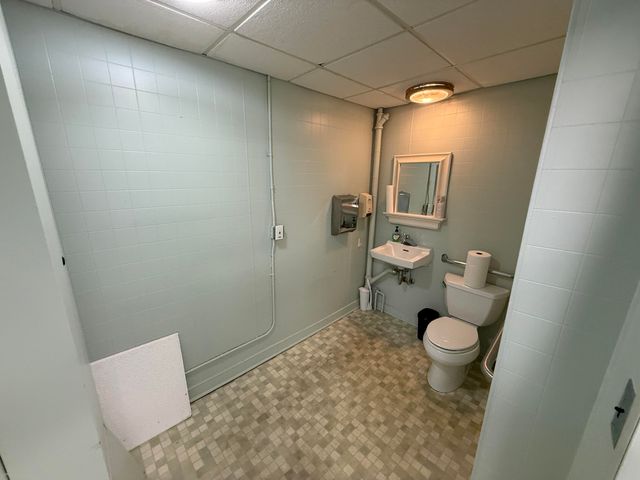 728 W 11 Mile Road, Madison Heights, MI 48071