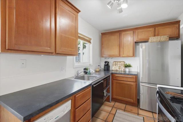 6735 Amherst 5, San Diego, CA 92115