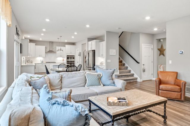 6439 Alvina Court, Inver Grove Heights, MN 55077