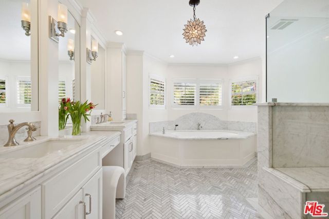 14640 Tustin Street, Sherman Oaks, CA 91403