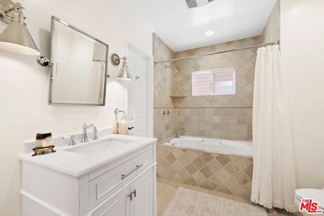 14640 Tustin Street, Sherman Oaks, CA 91403