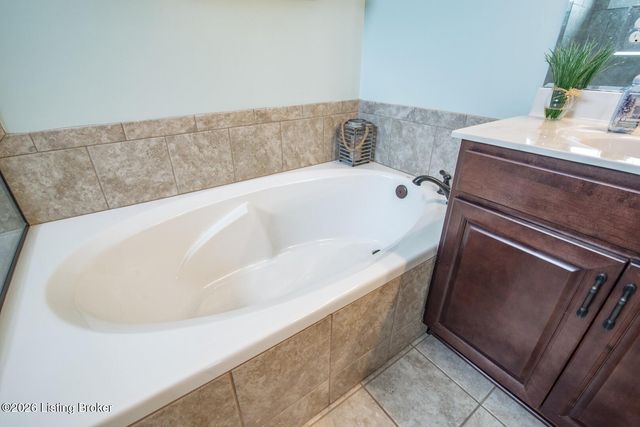 11604 Lilly Garden Ct, Louisville, KY 40291