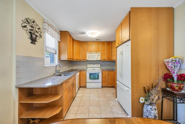 2625 Cypress Avenue, East Meadow, NY 11554