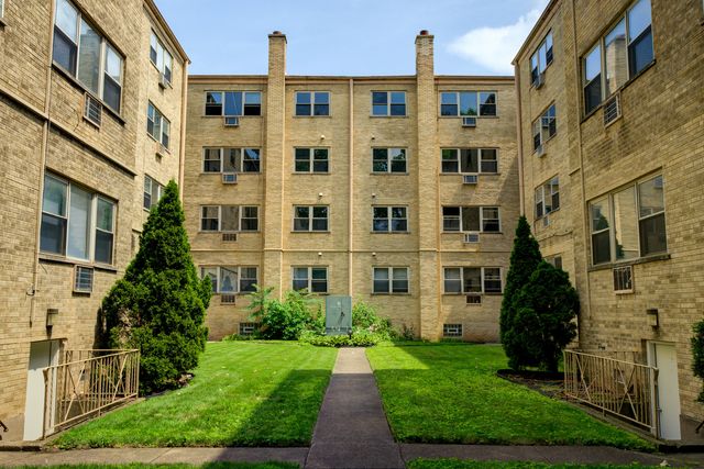 7250 N Western Avenue 403, Chicago, IL 60645