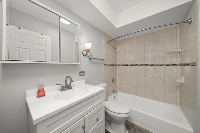 10308 Circle Drive 301, Oak Lawn, IL 60453