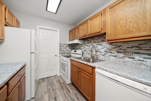 10308 Circle Drive 301, Oak Lawn, IL 60453