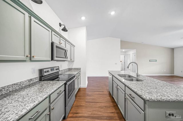 4706 Determination Ct, Milton, FL 32570