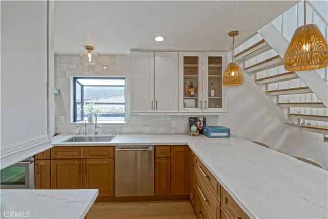 320 Marine Avenue, Manhattan Beach, CA 90266