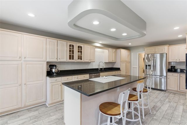 7095 Elmwood Drive, Grand Blanc Charter Township, MI 48439