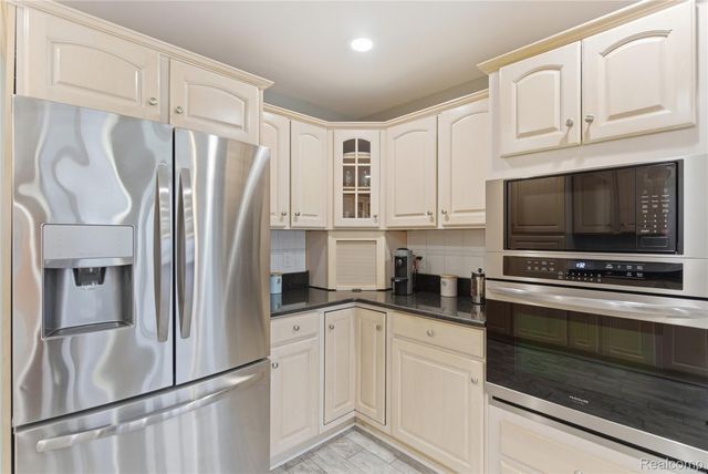 7095 Elmwood Drive, Grand Blanc Charter Township, MI 48439