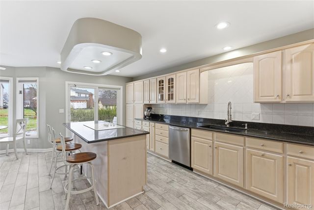 7095 Elmwood Drive, Grand Blanc Charter Township, MI 48439