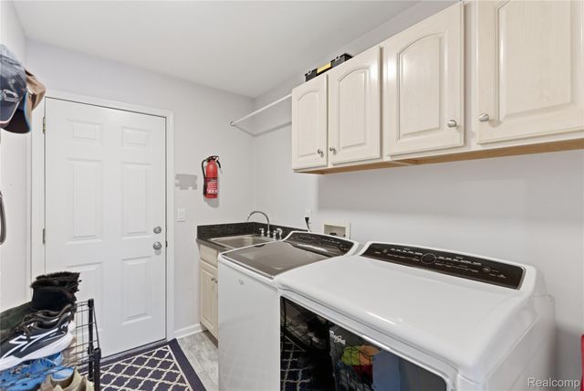 7095 Elmwood Drive, Grand Blanc Charter Township, MI 48439