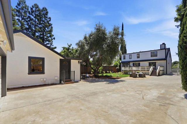 17391 E Vineland Avenue, Los Gatos, CA 95030