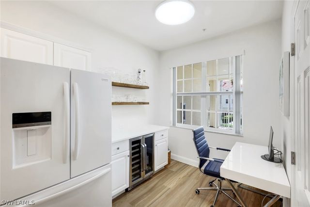 4843 Hampshire CT 105, Naples, FL 34112