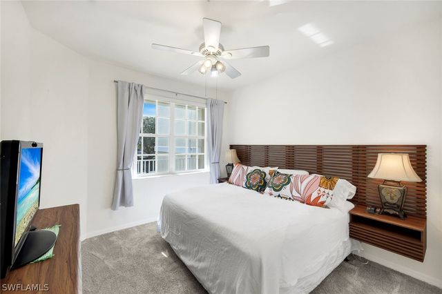 4843 Hampshire CT 105, Naples, FL 34112