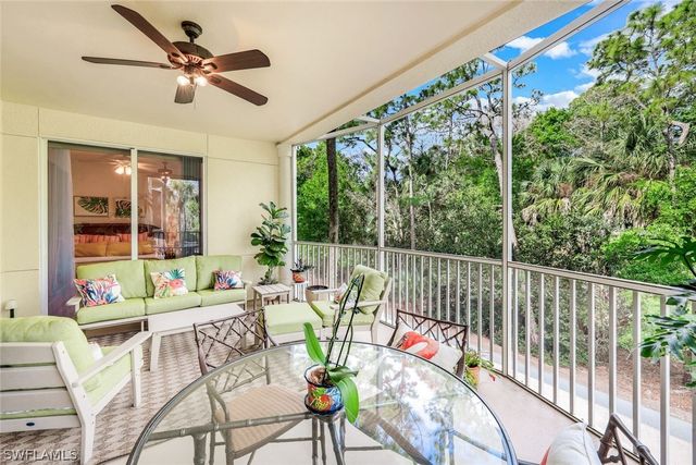 4843 Hampshire CT 105, Naples, FL 34112