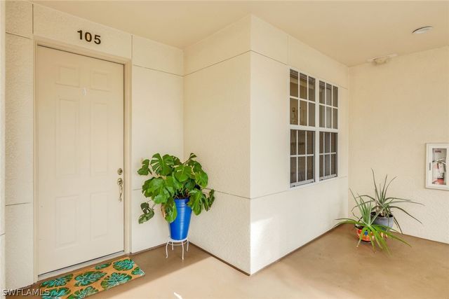 4843 Hampshire CT 105, Naples, FL 34112