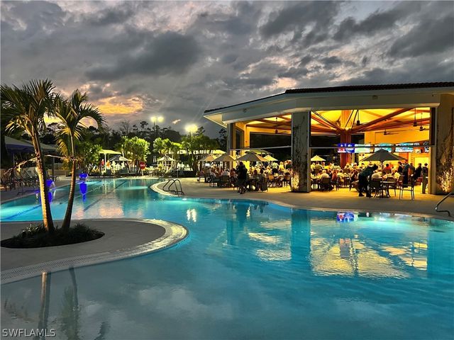 4843 Hampshire CT 105, Naples, FL 34112