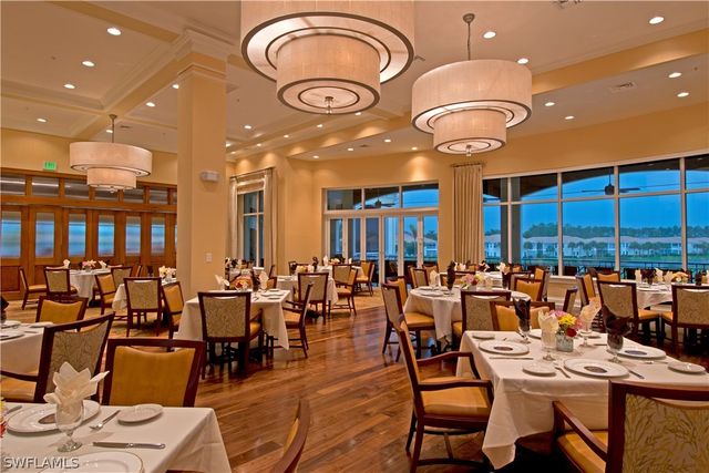 4843 Hampshire CT 105, Naples, FL 34112