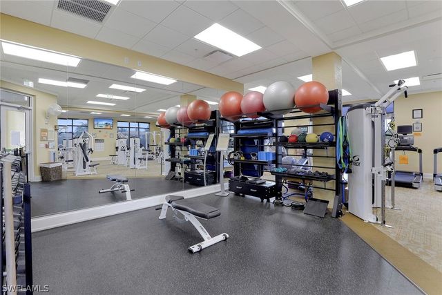 4843 Hampshire CT 105, Naples, FL 34112