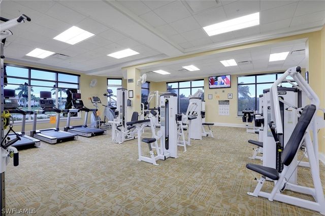 4843 Hampshire CT 105, Naples, FL 34112