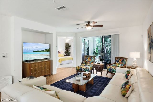 4843 Hampshire CT 105, Naples, FL 34112