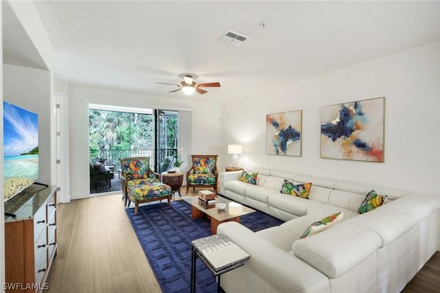 4843 Hampshire CT 105, Naples, FL 34112