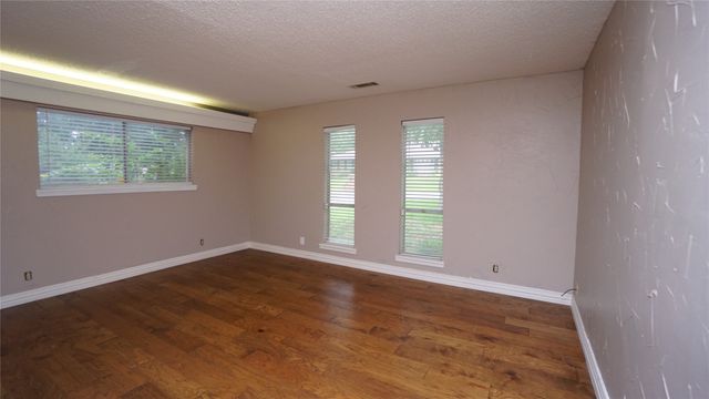 606 Queens Road, Denison, TX 75020