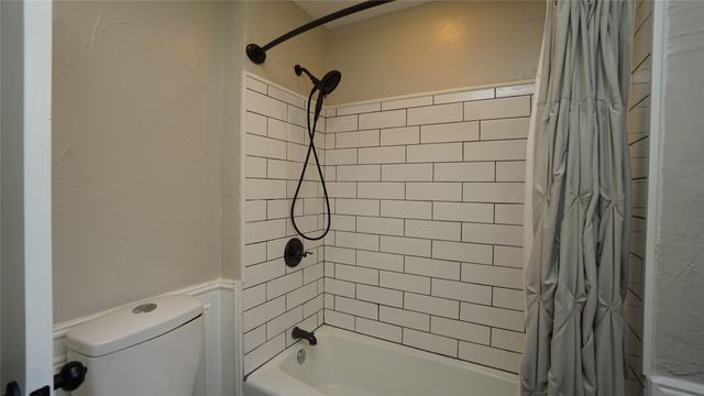 606 Queens Road, Denison, TX 75020