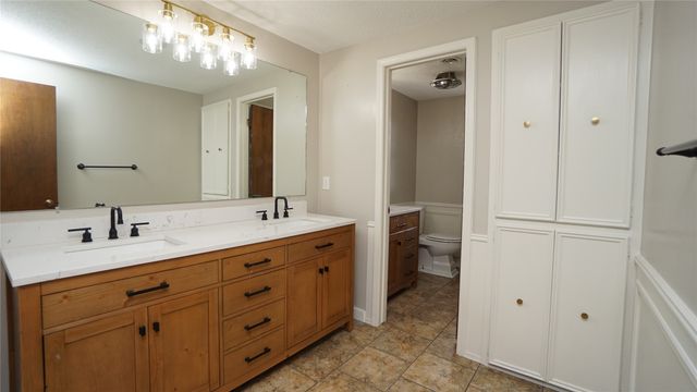 606 Queens Road, Denison, TX 75020