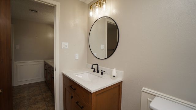 606 Queens Road, Denison, TX 75020