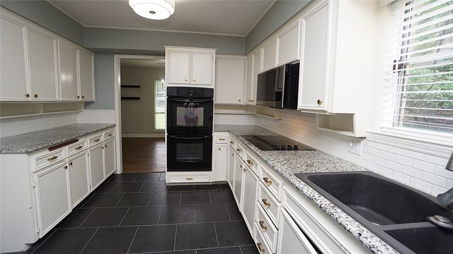 606 Queens Road, Denison, TX 75020