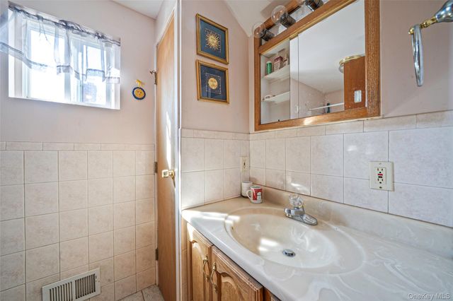 18 Saint Joseph Avenue, Ronkonkoma, NY 11779