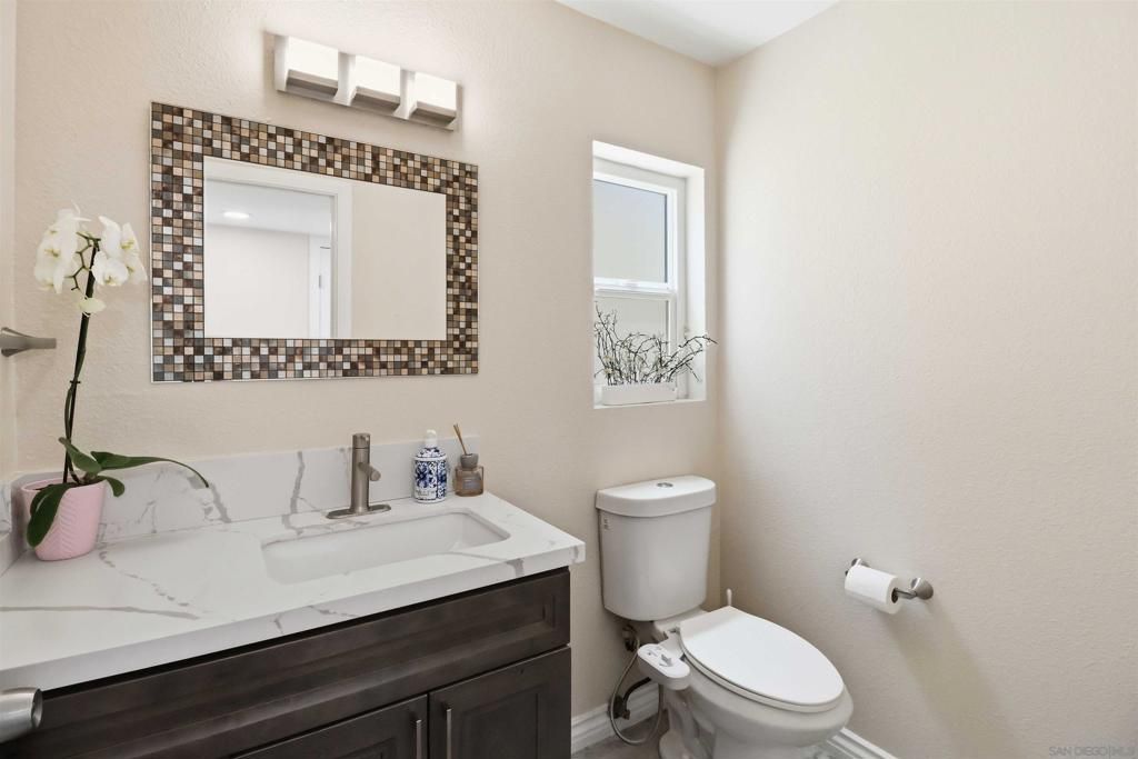 Image 16 of property listing at 3722 Avenida Johanna, La Mesa, CA 91941