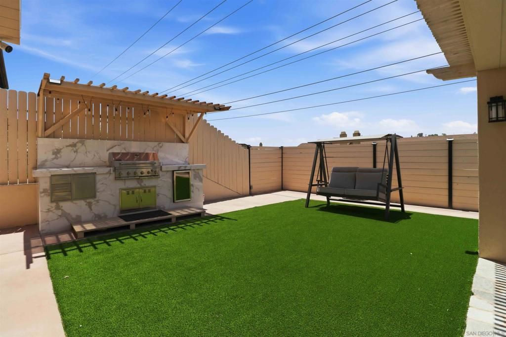Image 4 of property listing at 3722 Avenida Johanna, La Mesa, CA 91941