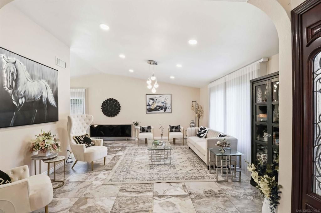 Image 6 of property listing at 3722 Avenida Johanna, La Mesa, CA 91941