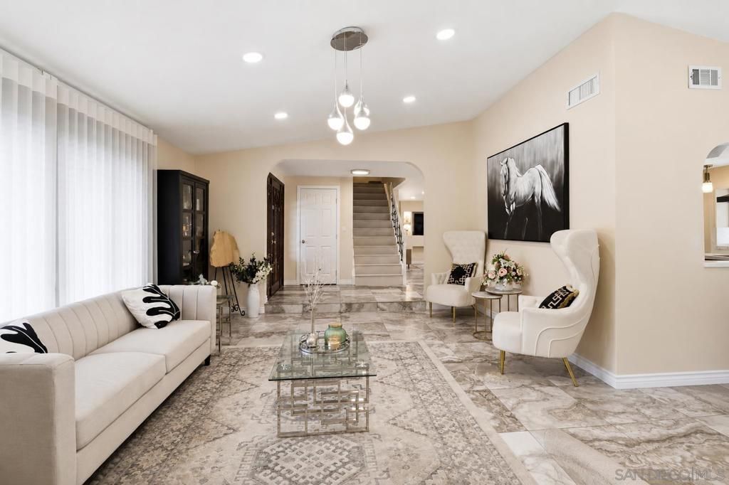 Image 7 of property listing at 3722 Avenida Johanna, La Mesa, CA 91941