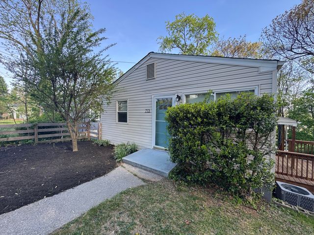 713 Oakview DR, Salem, VA 24153