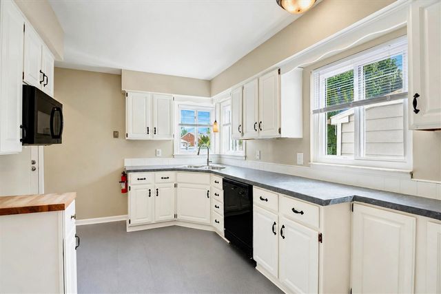23870 Beacon Drive, Farmington, MI 48336