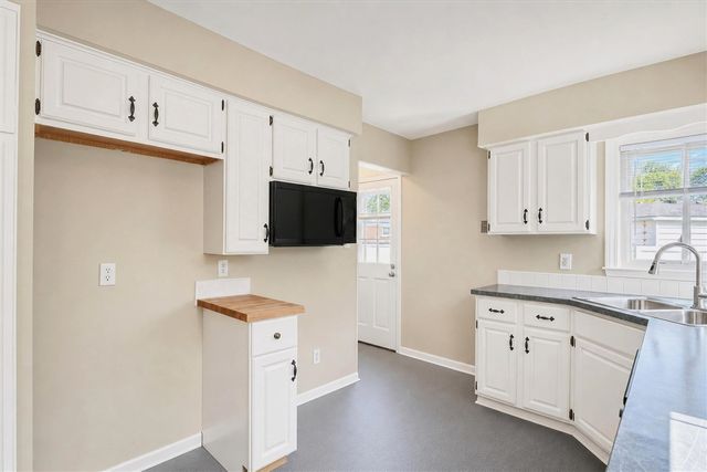 23870 Beacon Drive, Farmington, MI 48336