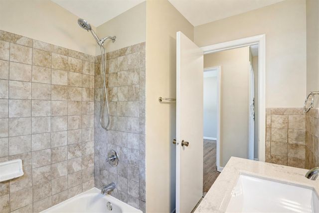 23870 Beacon Drive, Farmington, MI 48336