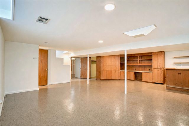 23870 Beacon Drive, Farmington, MI 48336