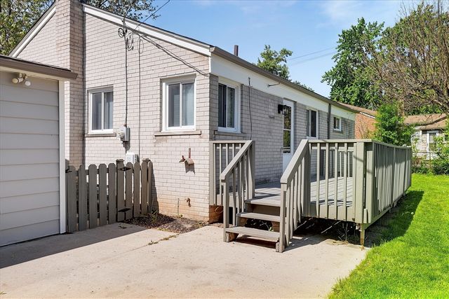 23870 Beacon Drive, Farmington, MI 48336