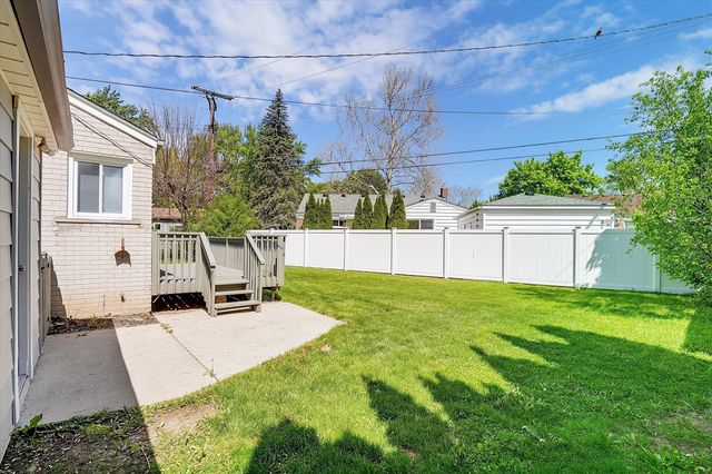 23870 Beacon Drive, Farmington, MI 48336