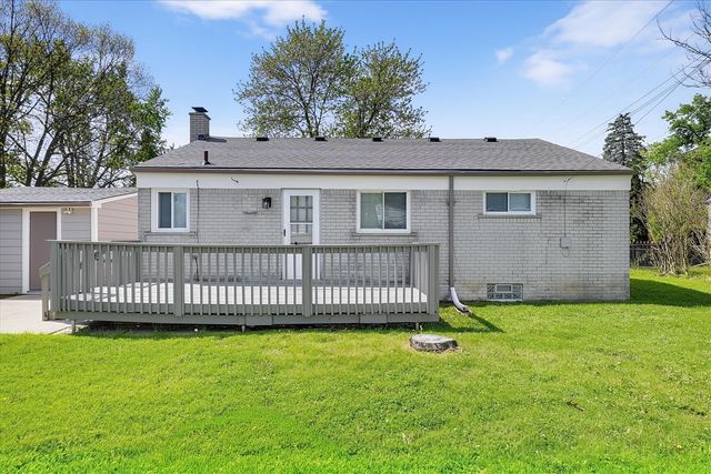 23870 Beacon Drive, Farmington, MI 48336