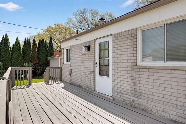 23870 Beacon Drive, Farmington, MI 48336
