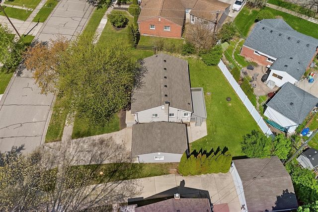 23870 Beacon Drive, Farmington, MI 48336
