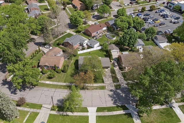 23870 Beacon Drive, Farmington, MI 48336