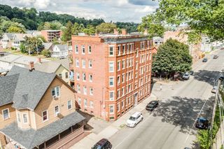 859 Main St, Holyoke, MA 01040