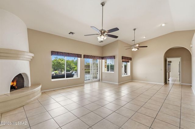631 S Placita Plenilunio, Green Valley, AZ 85614